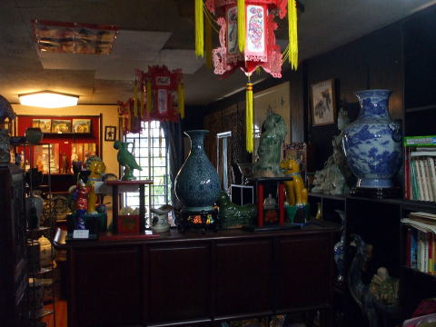 中国専門店　チャイナ・ウオッチングの店内　2011年5