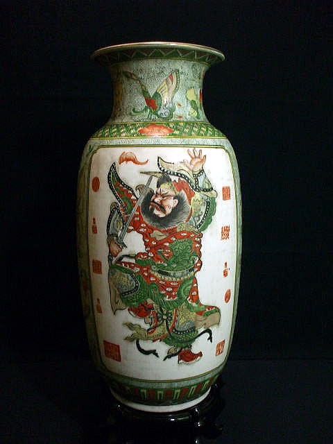 粉彩「鐘馗納福図」瓶　　中国陶磁器