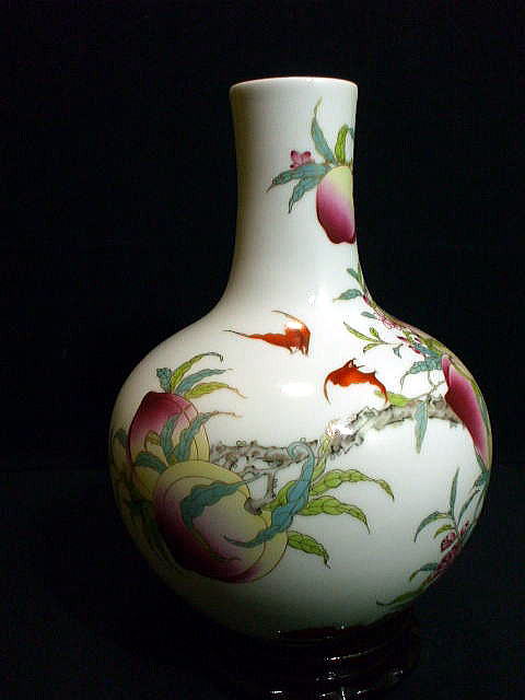 粉彩福壽図天球瓶　　中国陶磁器