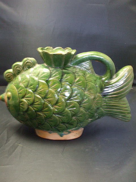 緑釉壺魚　中国・洛陽
