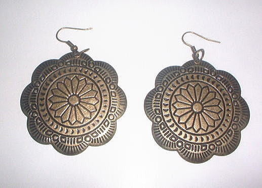 �A���e�B�[�N���r�A�X