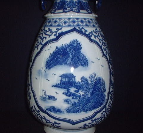 青花双耳山水文玉壺春瓶 中国陶磁器